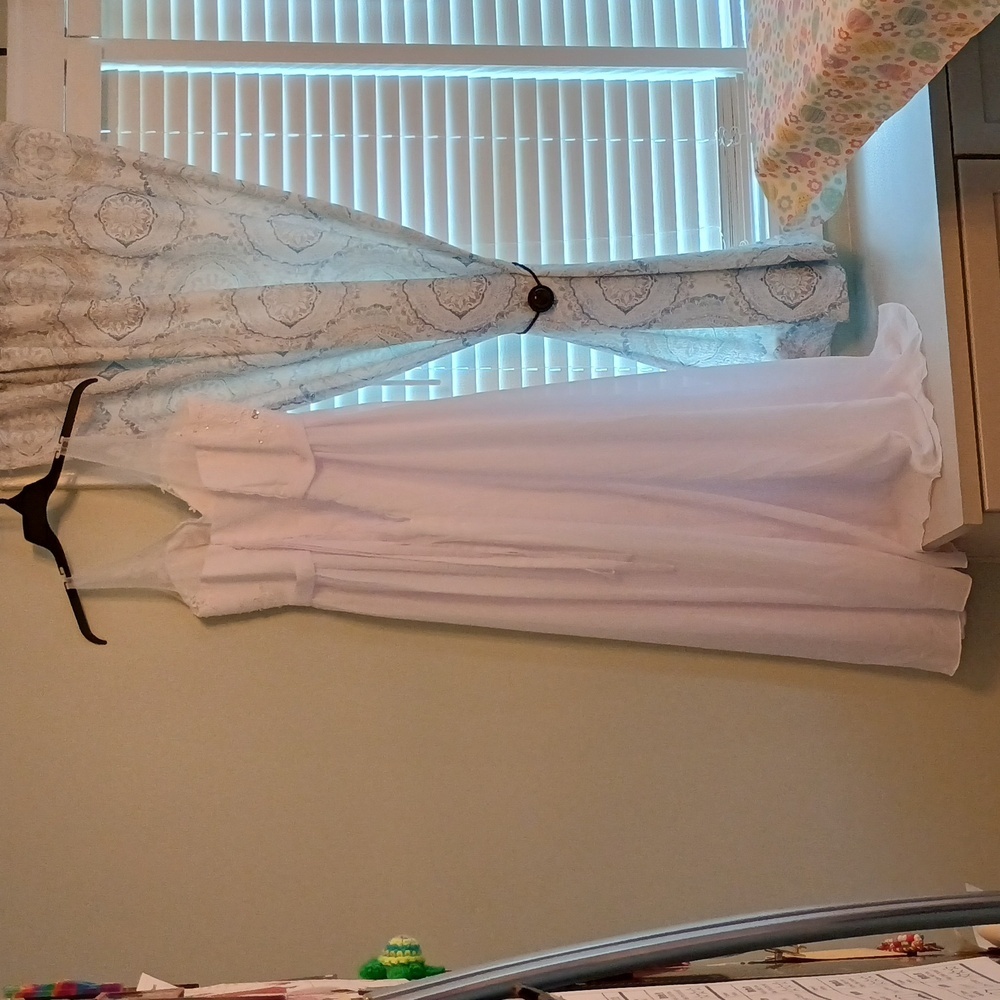 2024 Chiffon Long Elegant V-neck White Lace Gown With Tie Back - Picture 6 of 7
